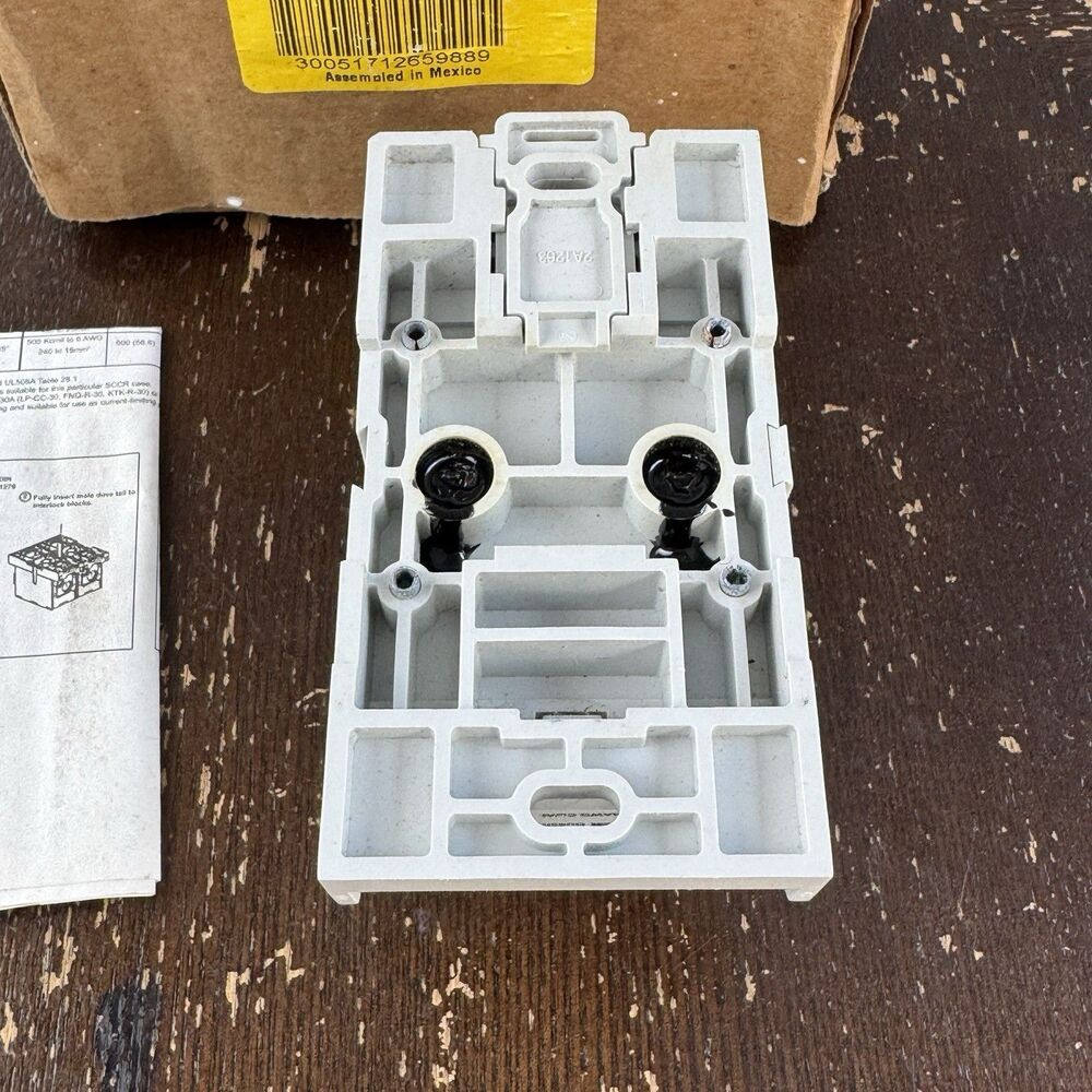 Cooper Bussmann PDBFS500 Power Distribution Block 600V 620A 350Kcmil AWG 5/16HEX - Picture 3 of 6